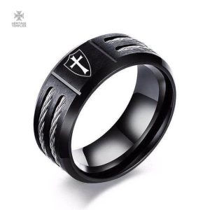 Bague Templier avec motif de bouclier emblématique