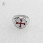 Bague en vermeille avec motif Templier distinctif