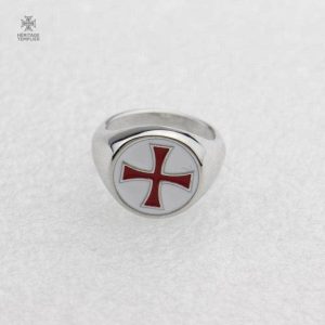 Bague en vermeille avec motif Templier distinctif