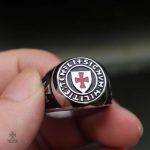 Bague Templier au design authentique et symbolique