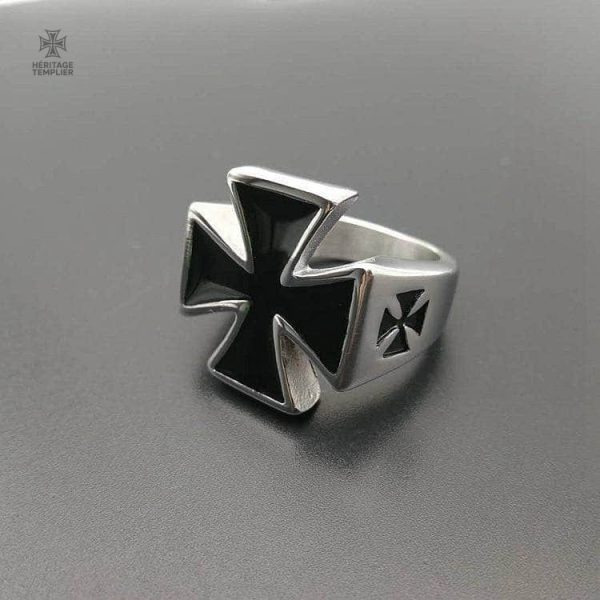 Bague Templier avec Croix de Malte élégante