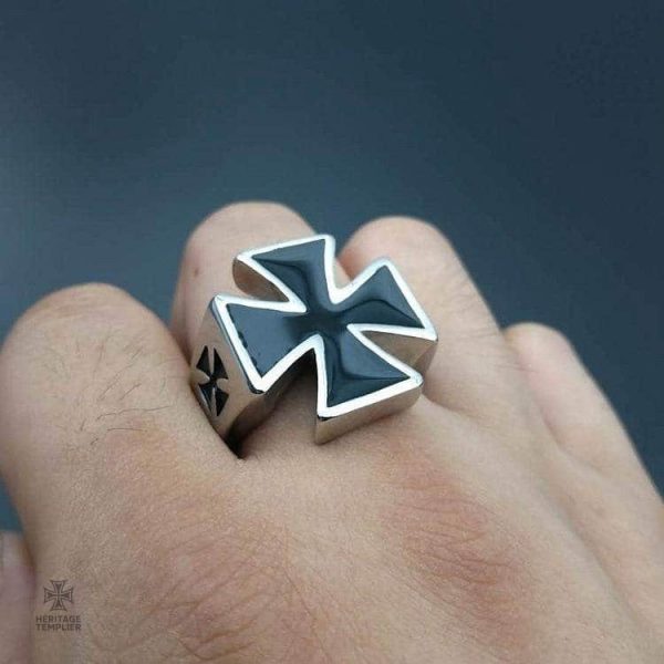Bague Templier avec symbole Croix de Malte distinctif