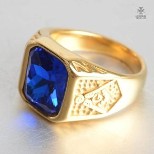 Bague en or ornée d'une pierre bleue, symbole maçonnique