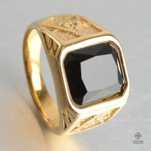 Bague maçonnique avec pierre noire élégante