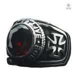 Bague Templier Live to Ride Rouge avec design audacieux