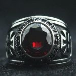 Bague Templiers rouge, symbole de liberté et d'aventure