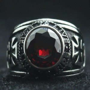 Bague Templiers rouge, symbole de liberté et d'aventure