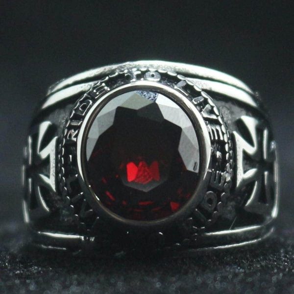 Bague Templiers rouge, symbole de liberté et d'aventure
