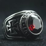 Bague Templier, style unique pour passionnés de motocyclisme