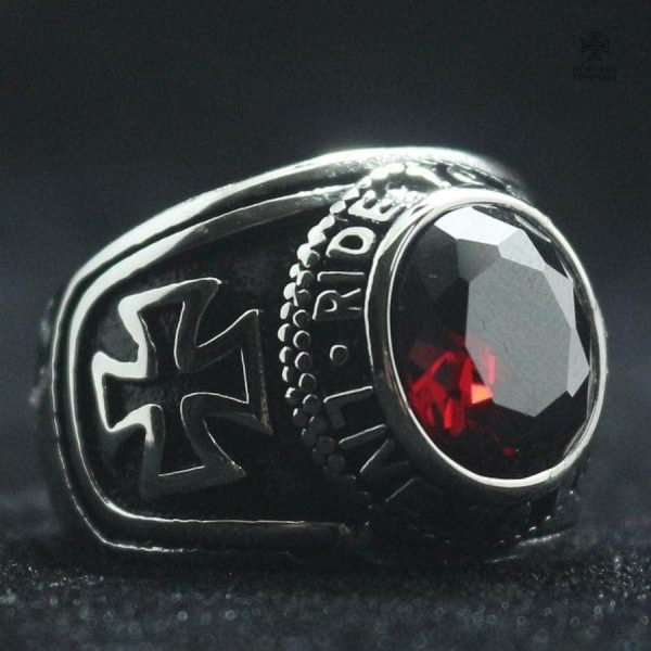 Bague Templier, style unique pour passionnés de motocyclisme