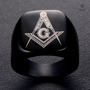 Bijou Franc-Maçon, bague noire au design élégant