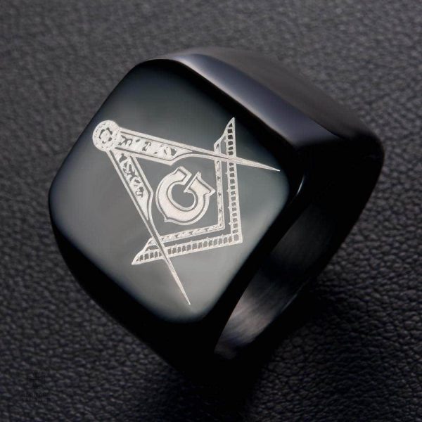 Bague noire initiée, accessoire maçonnique distinctif