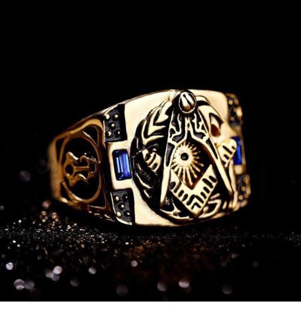 Bague maçonnique avec design raffiné et symboles occultes