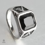 Bague en argent ornée d'une pierre noire pour Franc-Maçons