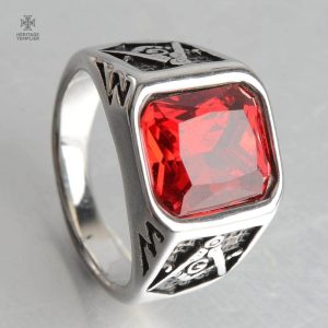 Bague argent avec symbole franc-maçon et pierre rouge