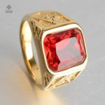 Bague maçonnique ornée d'une pierre rouge