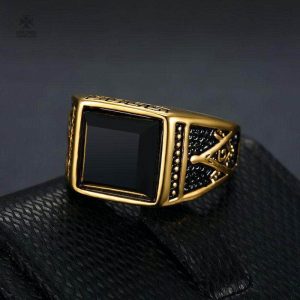 Bague Franc-Maçon ornée d'une pierre sacrée dorée