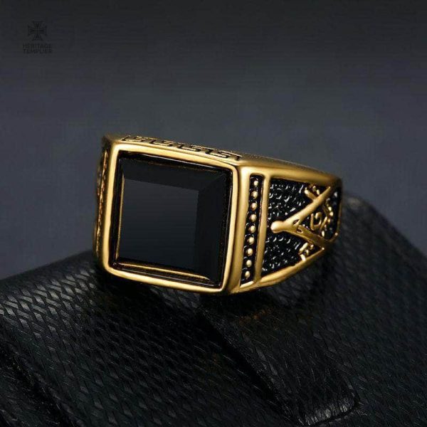 Bague Franc-Maçon ornée d'une pierre sacrée dorée