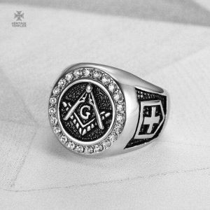 Bijou maçonnique en argent, design élégant et symbolique