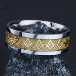 Bague avec emblèmes maçonniques pour amateurs d'histoire