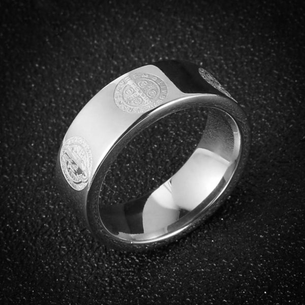 Bague Templière ornée de la médaille de Saint-Benoît