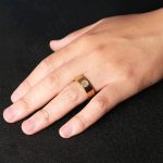 Bague avec médaille bénédictine, style templier élégant