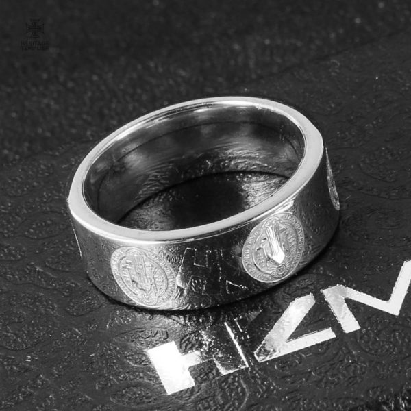Bague unique au design templier et symbole spirituel