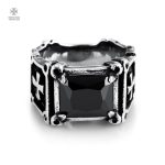 Bague templière avec croix noire pour un style distinctif