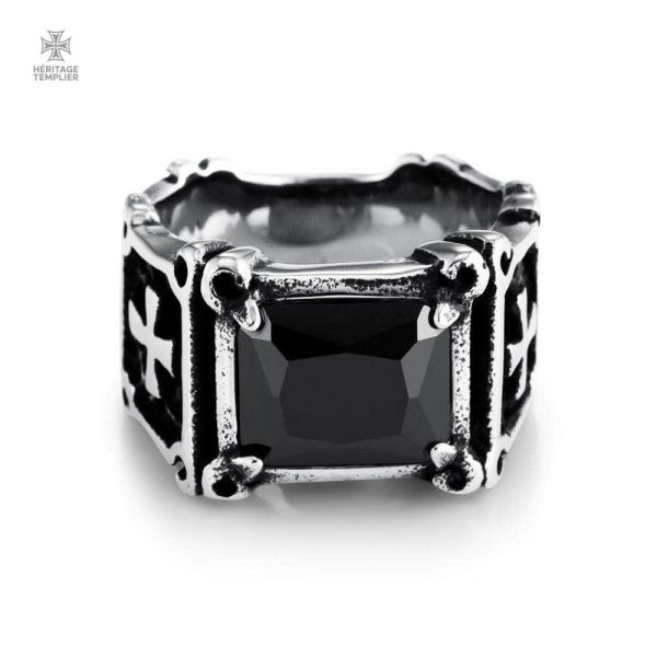 Bague templière avec croix noire pour un style distinctif