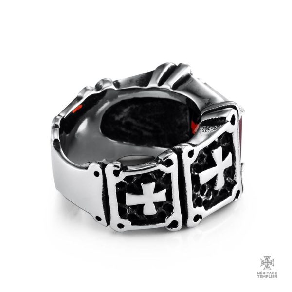 Bague Templière avec croix rouge, accessoire spirituel distinct