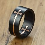 Bague en beige représentant la croix des Templiers