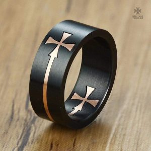 Bague en beige représentant la croix des Templiers