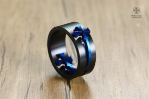 Design élégant de la Bague Croix de la Milice bleue