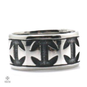 Bague Templière avec croix symbolique et design élégant
