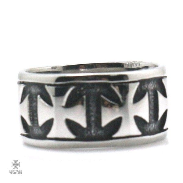 Bague Templière avec croix symbolique et design élégant