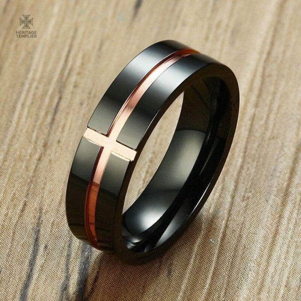Bague Templière avec motif de croix sacrée en teinte beige