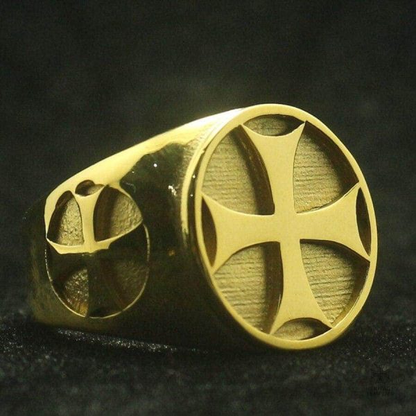Bijou Templier en or, croix distinctive pour un style unique