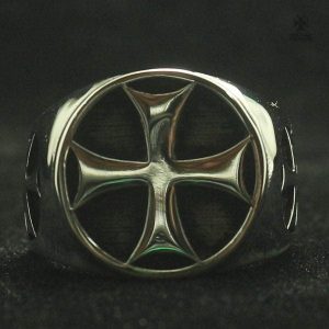 Bague de style templier avec croix grise distincte