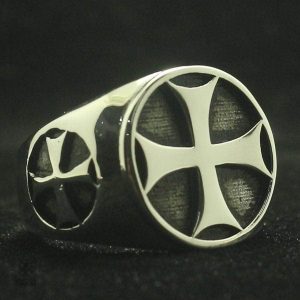 Bijou Templier moderne, croix grise élégante