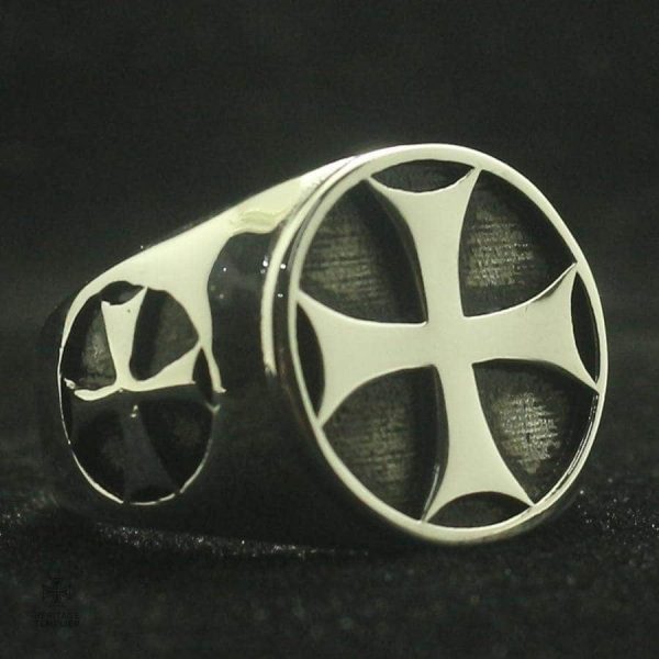 Bijou Templier moderne, croix grise élégante