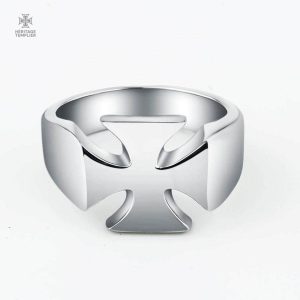 Bague en argent aux motifs Templiers, style historique et raffiné