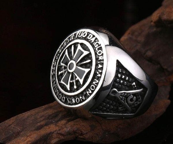 Bague en métal inspirée de l'ordre des Templiers