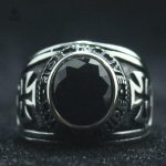 Bague Templier noire au design emblématique