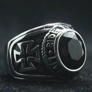 Bague avec motif Templier pour passionnés de moto