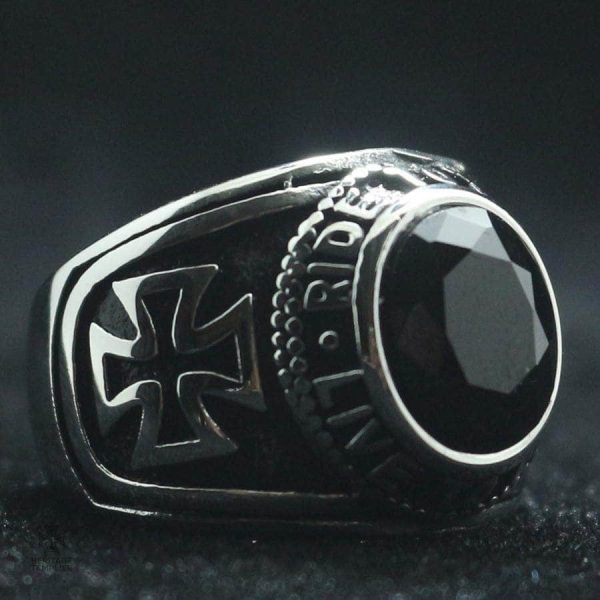 Bague avec motif Templier pour passionnés de moto