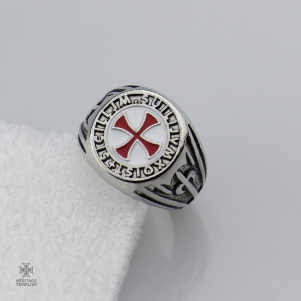 Bague Templier ornée de motifs chevaleresques
