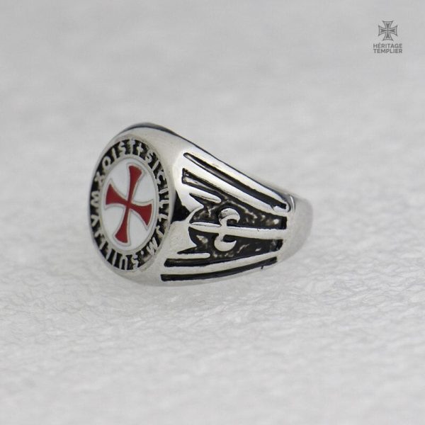 Bague militaire au design Templier distinctif