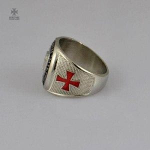Bague Templi, ornement de chevalerie emblématique