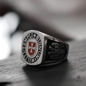 Bague Templi avec symbole Templier, design unique et élégant