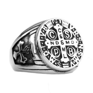 Bague Templier en argent Saint-Benoit élégante et symbolique